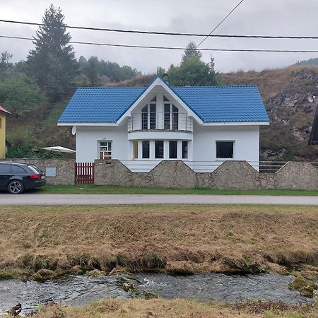 3Izbovy Rodinny Dom S Krbom Ruzomberok Exterior foto